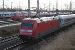 101 142-8 mit IC 2373(Stralsund-Karlsruhe)bei der Ausfahrt im Rostocker Hbf.20.11.2016