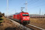 101 093-3 mit IC 2213(Binz-Stuttgart)bei der Aufahrt im Rostocker Hbf.27.11.2016