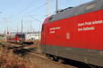 101 108-6 und 642 049 trafen sich am 27.11.2016 vor dem Rostocker Hbf.