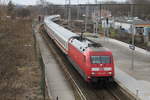 101 048-7 mit IC 2182(Hannover-Stralsund)bei der Durchfahrt im Haltepunkt Rostock-Kassebohm.25.02.2017