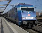 101 070-1 wartet mit IC2373 von Stralsund nach Karlsruhe Hbf im Rostocker Hbf auf die Ausfahrt.(30.03.10)