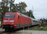 IC 2212 Koblenz-Binz wurde am 25.September 2010 nach dem Kreuzungshalt von 101 044 aus den Bahnhof Prora nach Binz geschoben.