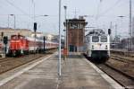 Rechts die 109-1 von der GVG wartet auch neue aufgaben und links brachte die 362 594-4 eine weitere leere Nachtzug Garnitur in den Bahnhof Berlin Lichtenberg.