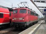 115 509-2 wird gleich IC1861 von Hamburg-Altona Richtung   Seebad Heringsodrf im Rostocker Hbf bespannen.(13.08.10)