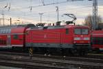 112 103 mit RE5 von Rostock Hbf nach Elsterwerda bei der Ausfahrt im Rostocker Hbf.20.12.2015