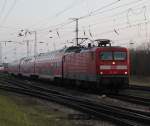 112 155-7 mit RE 4358(Elsterwerda-Rostock)bei der Einfahrt im Rostocker Hbf.30.12.2015