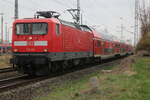 112 133 mit RE 5 von Berlin-Südkreuz nach Rostock Hbf bei der Einfahrt im Rostocker Hbf.22.03.2024