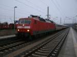 120 146-6 mit dem IC 2377 Binz-Frankfurt/Main,am 06.Januar 2013,beim Halt in Bergen/Rgen.