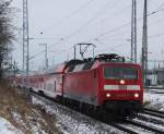 120 203-5 mit RE 4306 von Rostock Hbf nach Hamburg Hbf bei der Ausfahrt im Rostocker Hbf.23.02.2013