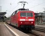 120 140-9 mit Ersatzzug 2901 von Rostock Hbf nach Mnchen Hbf bei der Ausfahrt im Rostocker Hbf.12.10.2013