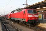 120 204-3 mit RE 1(Rostock-Hamburg)kurz vor der Ausfahrt im Rostocker Hbf.30.12.2015