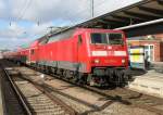 Bei bestem Wetter zeigte sich 120 203-5 mit RE 4310 von Rostock Hbf nach Hamburg Hbf im Rostocker Hbf.26.02.2016