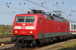 120 151-6 mit IC 2184(Hannover-Binz)bei der Ausfahrt im Rostocker Hbf.06.05.2016