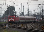 120 118 mit CNL 470 Sirius (Zrich-Binz)bei der Einfahrt im Rostocker Hbf.03.09.2016