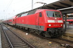 120 203-5 mit RE 4310(Rostock-Hamburg)kurz vor der Ausfahrt im Rostocker Hbf.04.11.2016 zum Fahrplanwechsel am 10.12/11.12.2016 wird der RE 1 komplett auf Taurus umgestellt.