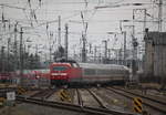 120 154-0 mit IC 2213(Binz-Stuttgart)bei der der Ausfahrt im Rostocker Hbf.25.02.2017