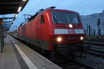 120 119-3 mit IC2355(Rostock-München)kurz vor der Ausfahrt im Rostocker Hbf.10.03.2017