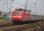 120 144-1 mit IC 2301(Warnemnde-Mnchen)bei der Ausfahrt in Warnemnde.12.03.2017