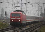 120 102+120 101(Sandwich) mit IC 2182 von Hamburg nach Stralsund bei der Einfahrt im Rostocker Hbf.01.12.2019