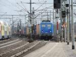 140 678-4 mit Seekisten bei der Durchfahrt im Bahnhof Hamburg-Harburg am 22.03.2016