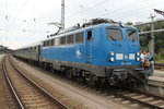 140 008 mit LDC-Sonderzug(Cottbus-Warnemnde)kurz vor der Ausfahrt im Rostocker Hbf.13.08.2016