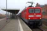 112 104-5 mit dem RE2 (RE 38137) nach Knigs Wusterhausen in Rathenow.