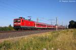 112 190 mit einem Kreuzfahrersonderzug von Berlin nach Rostock-Seehafen in Vietznitz.