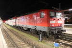 114 017 stand am Morgen des 27.12.2020 mit RE 4355 von Rostock Hbf nach Elsterwerda im Rostocker Hbf.