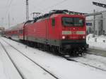 114 034-2 wartet mit RE 33111 von Rostock Hbf Richtung   Lutherstadt Wittenberg auf die Ausfahrt im Rostocker Hbf.(07.02.10)