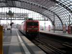 Einfahrender RE nach Rathenow am 09.Oktober 2010 mit 112 121 bei der Einfahrt in Berlin Hbf.