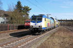 ME 146-02 fährt in den Rotenburger Bahnhof ein, während 101 013-1 gerade vorbeirauscht.