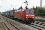 152 092-3 mit LKW-Walter Zug bei der Durchfahrt am 26.07.2016 in München-Heimeranplatz.