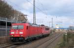 185 293-8 kommt von Rostock - Seehafen und hat 155 252-0 im Schlepp, die nach Köln-Kalk zur Firma Bender überführt wird (die Stromabnehmer fehlen schon).