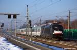 ES 64 U2 - 036 (182 536-3) MRCE Dispolok GmbH fr DB Fernverkehr AG mit dem EC 249  WAWEL  von Hamburg Hbf nach Krakow Glowny in Rathenow.