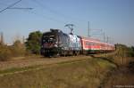 ES 64 U2 - 009  Europa ohne Grenzen  (182 509-0) MRCE Dispolok GmbH für DB Regio AG mit dem IRE  Berlin-Hamburg-Express  (IRE 18598) von Berlin Ostbahnhof nach Hamburg Hbf in Stendal. Der IRE bestand aus 11 Waggons. 19.10.2014