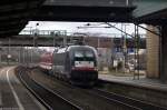 ES 64 U2 - 030 (182 530-6) MRCE Dispolok GmbH für NOB - Nord-Ostsee-Bahn GmbH mit dem HKX  Hamburg-Köln-Express  (HKX 1807) von Köln Hbf nach Hamburg-Altona in Hamburg-Harburg.