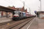 ES 64 U2 - 008 (182 508-2) MRCE Dispolok GmbH für DB Regio AG mit dem IRE  Berlin-Hamburg-Express  (IRE 18092) von Berlin Ostbahnhof nach Hamburg Hbf in Stendal.