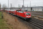 182 017 mit RE 4310(Rostock-Hamburg)bei der Ausfahrt im Rostocker Hbf.18.12.2016