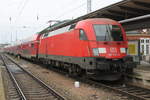 182 023-2 mit RE4310(Rostock-Hamburg)kurz vor der Ausfahrt im Rostocker Hbf.08.01.2017