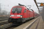 182 007-5 mit Hanse-Express bei der Ausfahrt Richtung Abstellung im Rostocker Hbf.04.02.2017