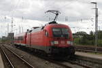 182 023-2 mit Halberstädter Steuerwagen beim Rangieren im Rostocker Hbf.04.08.2017