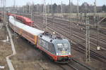 182 517(242.517) mit LOC 1819 von Berlin-Lichtenberg nach Stuttgart bei der Durchfahrt im Gbf Lehrte.10.03.2018