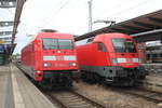 101 064-4 und 182 004 am 07.06.2019 im Rostocker Hbf