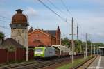 185 542-8 Captrain Deutschland GmbH fr RBB - Regiobahn Bitterfeld Berlin GmbH mit einem Containerzug in Rathenow und fuhr in Richtung Stendal weiter.