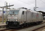 185 418-3 A-TXLA stand am 21.02.2020 im Rostocker Hbf.