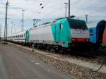 186 241 und der Berlin-Warschau-Express am 03.April 2010 im Abstellbahnhof Berlin Grunewald.