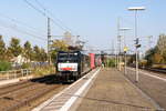 ES 64 F4 - 803 (189 803-0) MRCE Dispolok GmbH für DB Cargo mit einem Containerzug in Brandenburg und fuhr weiter in Richtung Magdeburg.