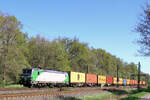 193 285-4 SETG mit einen Containerzug am Haken.