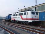 110 511-3+346 020-3 warten auf ihren nchsten Einsatz im   Seehafen Rostock.(26.05.07)