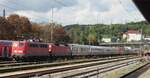 115 278-4 mit sehr langem Schadzug mit 120 und diversen Wagen in Ulm am 20.09.2014.
